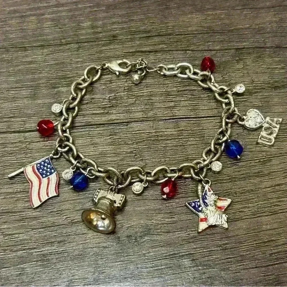 Vintage Avon Silver Tone 4th of July USA Charm Bracelet - Picture 1 of 3